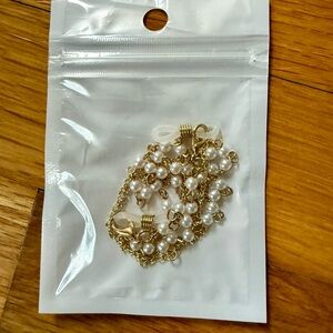 Gold-tones and Pearl Sunglasses Eyeglasses Holder Necklace